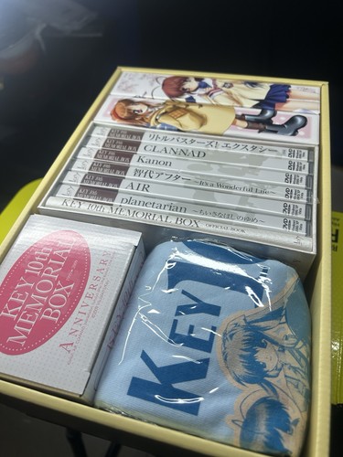 Key 10th memorial box - 10th,