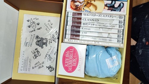 Key 10th memorial box - 10th,